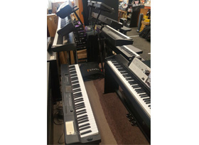 Keyboards & Pianos